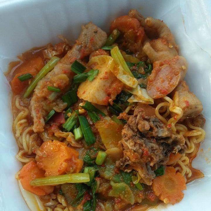 SEBLAK isi Mie Sosis Bakso Ceker Tulang Wortel  Dll 2