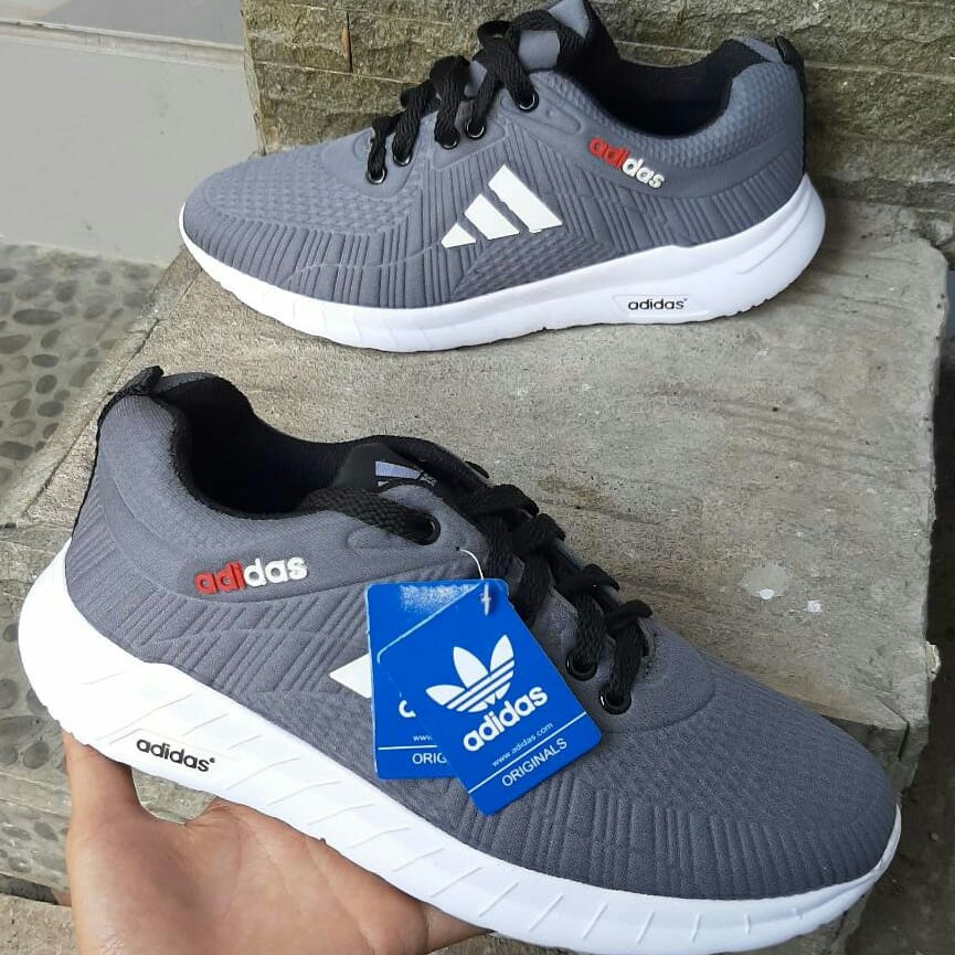 SEPATU ADIDAS