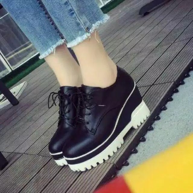 SEPATU BOOT DOCMART HITAM