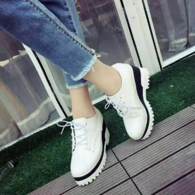 SEPATU BOOT DOCMART PUTIH