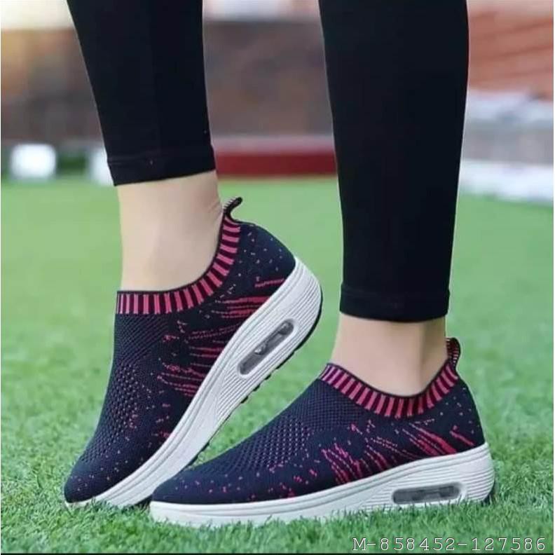 SEPATU CASUAL SLIP ON