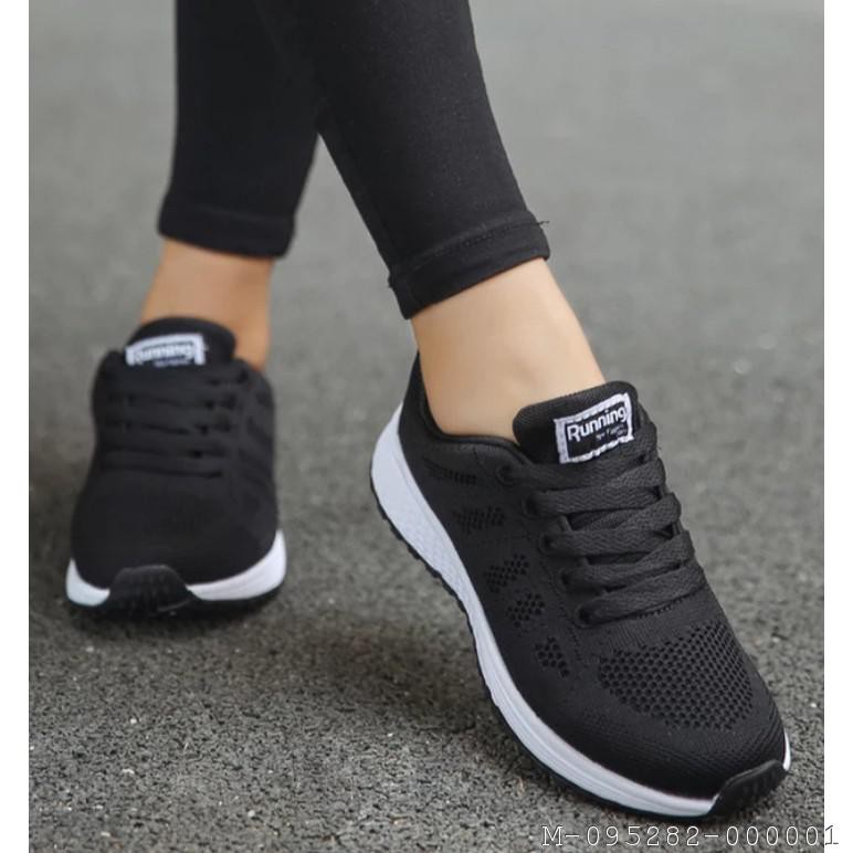 SEPATU OLAHRAGA WANITA HITAM