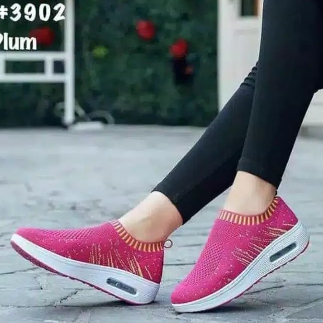 SEPATU SLIP ON VENOM 3