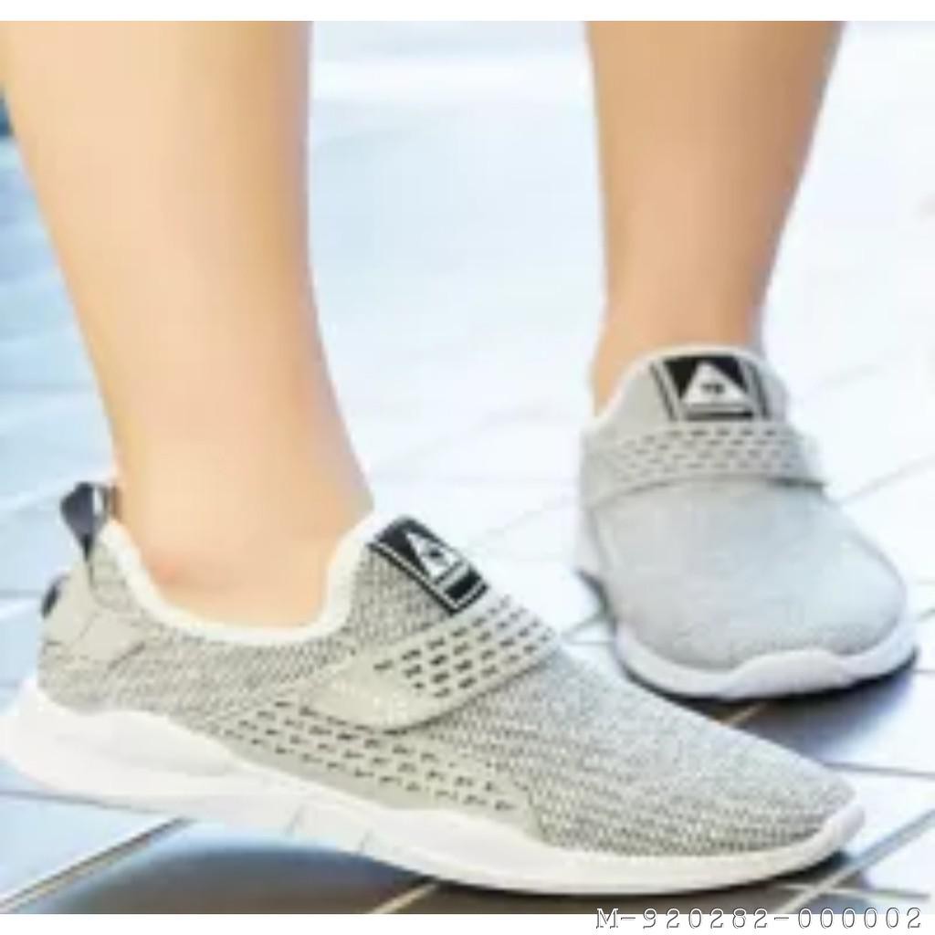 SEPATU SLIP ON WANITA