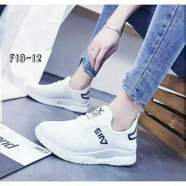 SEPATU SNEAKER EILA