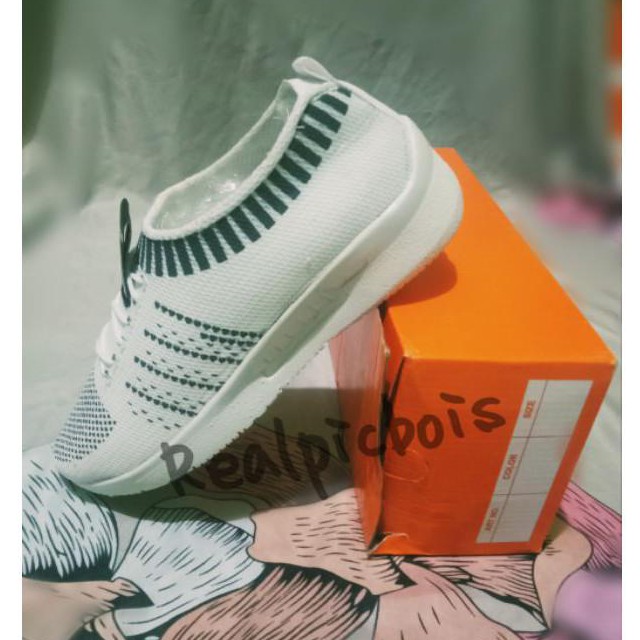 SEPATU SNEAKER WANITA SLIPON 2