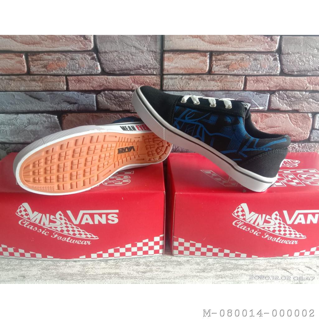 SEPATU SNEAKERS WANITA VANS 2