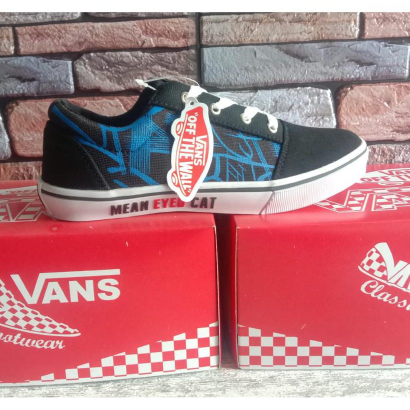 SEPATU SNEAKERS WANITA VANS 3