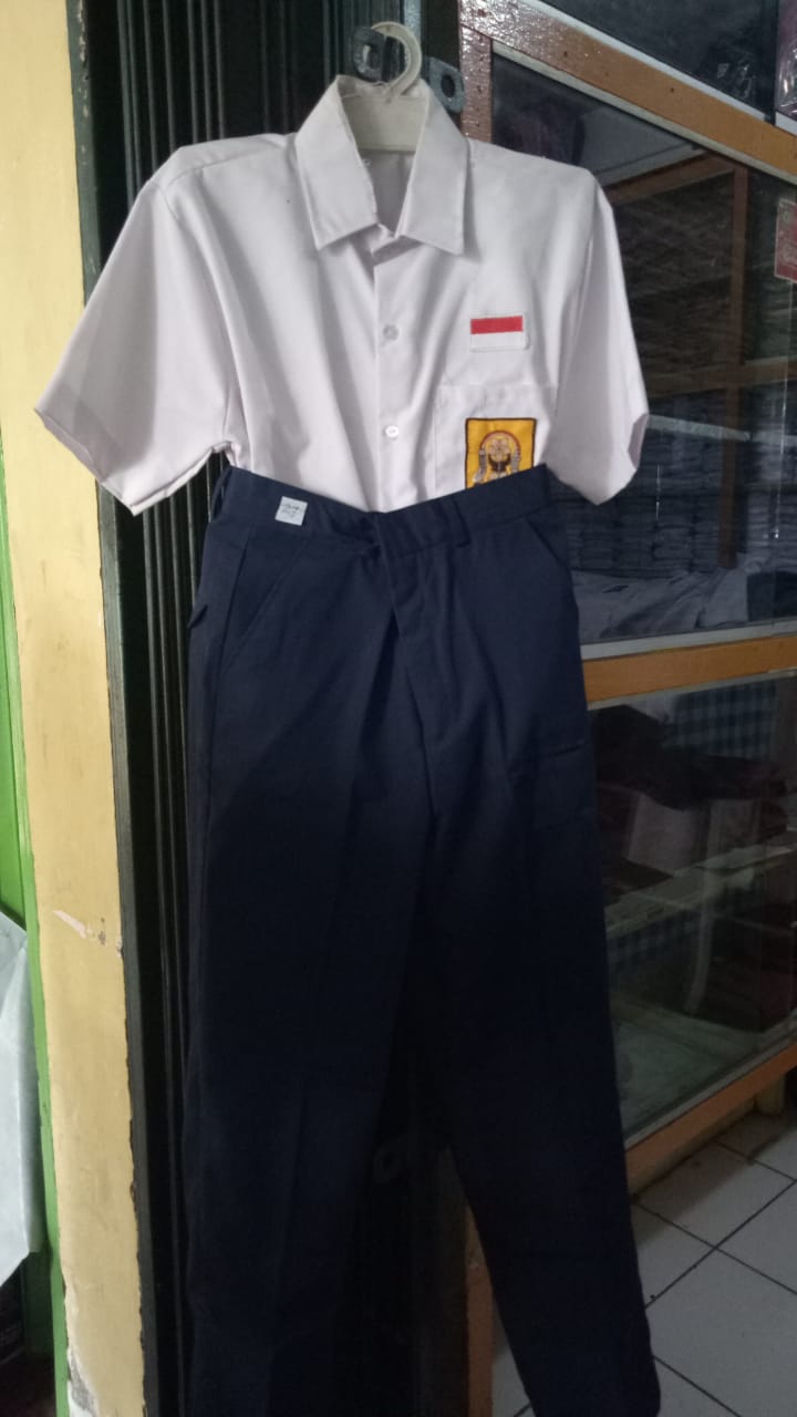 SERAGAM SMP LAKI-LAKI
