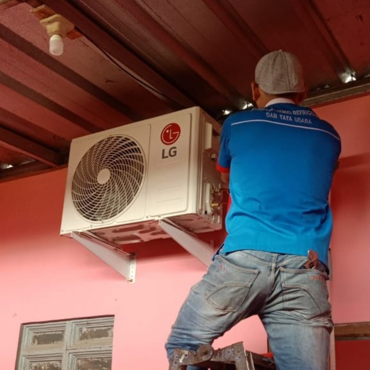 SERVIS AC  4