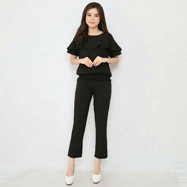 SETELAN LAURA HITAM