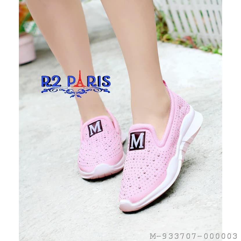SLIP ON WANITA STUDED MOMO