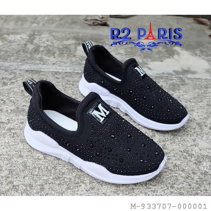 SLIP ON WANITA STUDED MOMO 3