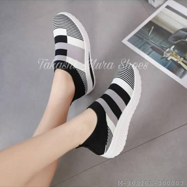 SLIP ON WANITA VENOM BLAZZERS MESH 4