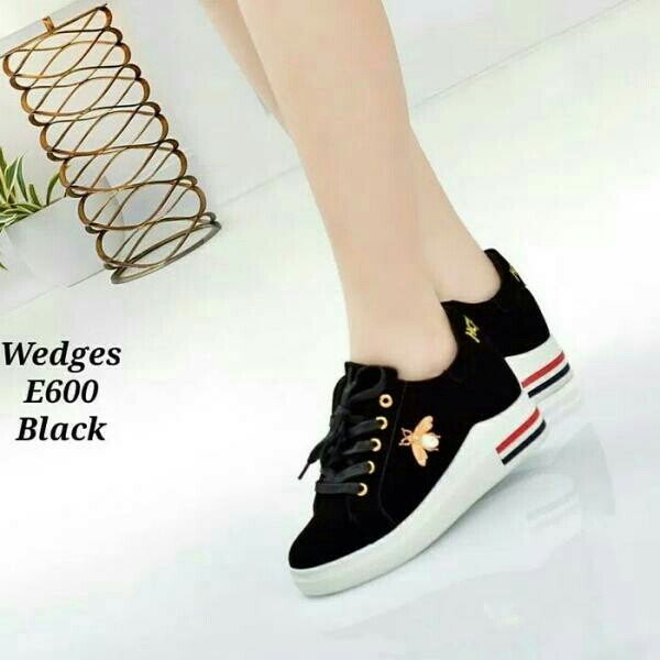 SNEAKER LEBAH HITAM 