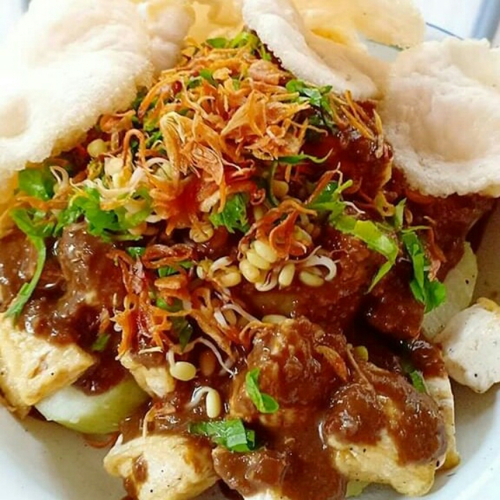SOTO AYAM  KUPAT TAHU NASGOR