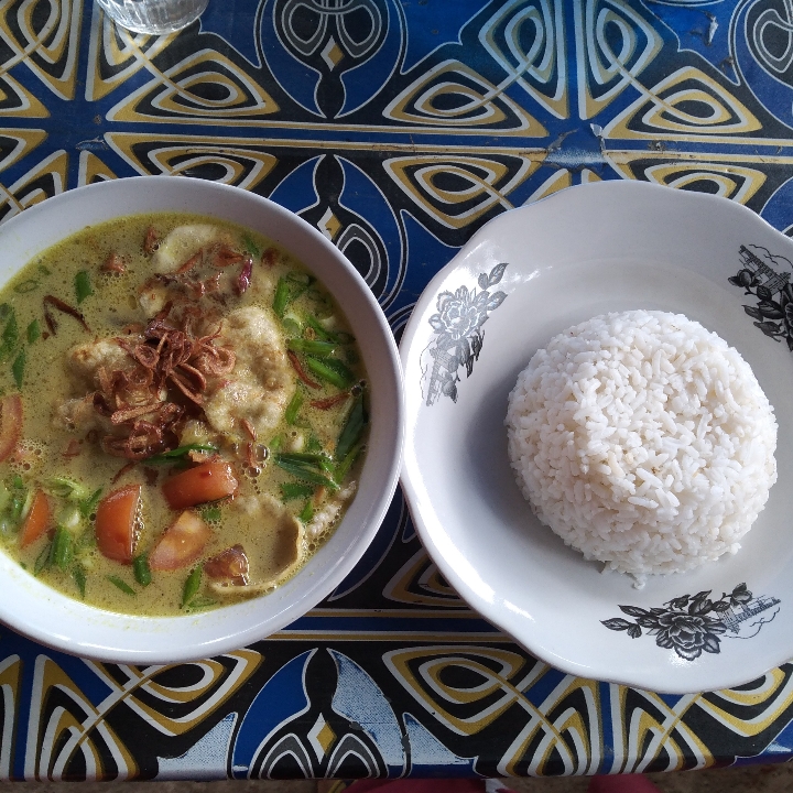 SOTO BETAWI DENGAN NASI