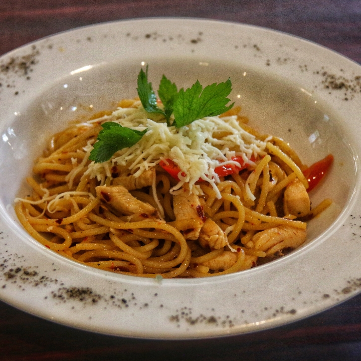 SPAGHETTI CHICKEN AGLI OLIO