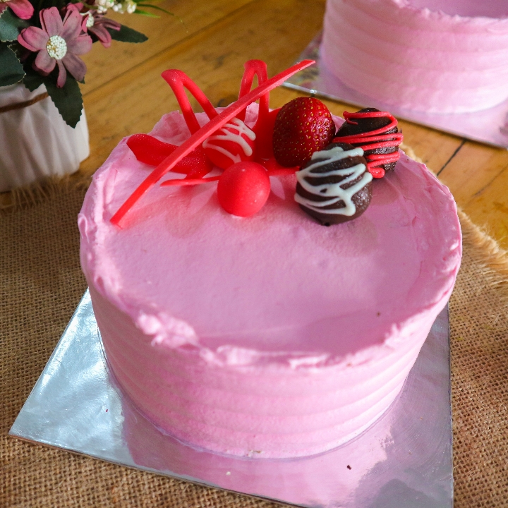 STRAWBERRY CAKE 16X16