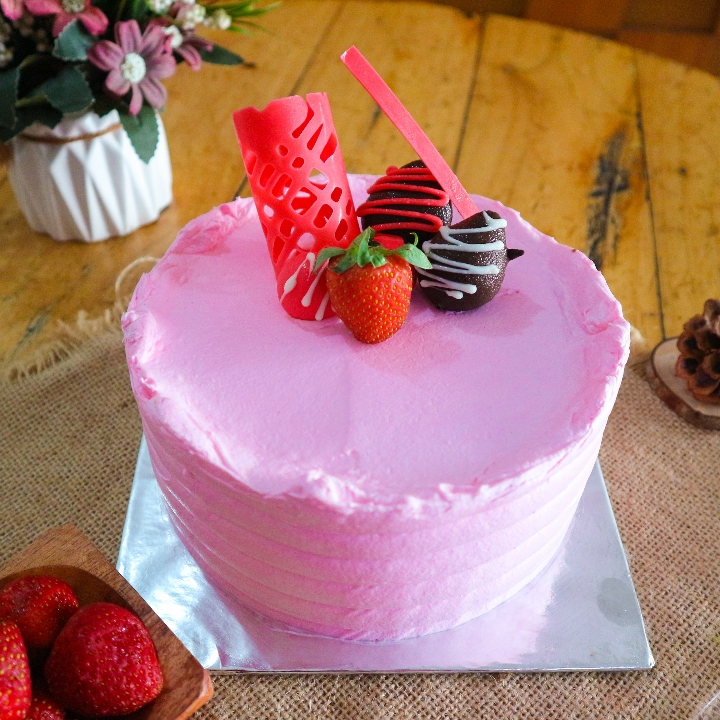 STRAWBERRY CAKE 16X16 2