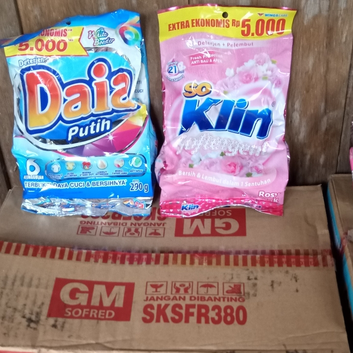 Sabun Cuci Pakaian So Klin 380gram Dan Daia 390grm