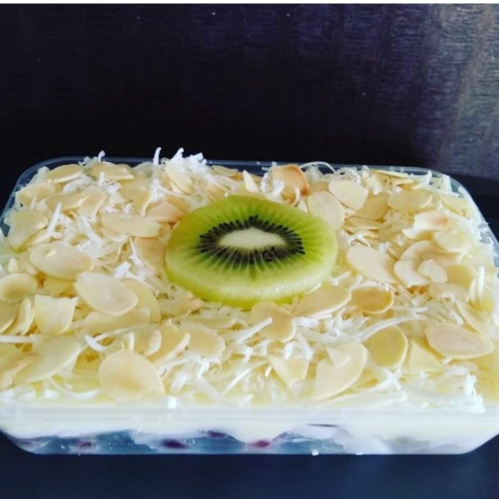 Salad Buah Toping Almond