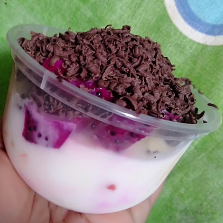 Salad Buah Cup Kecil Toping Coklat 