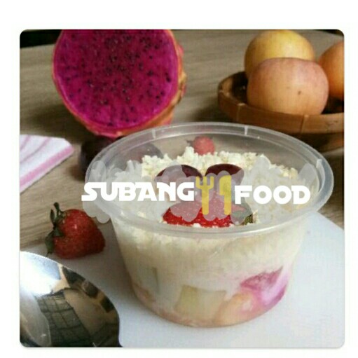 Salad Buah Mayo Saus Strawberry M