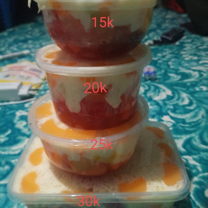 Salat buah isi buah dan jelly