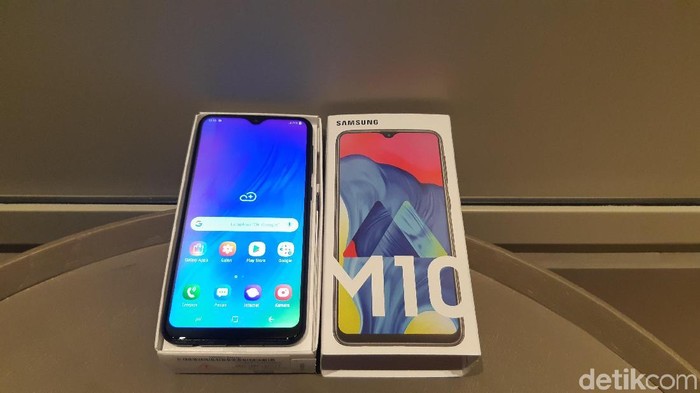 Samsung M10