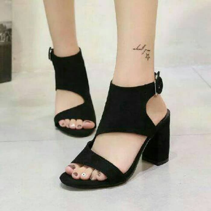Sandal High Heels Hak Tahun Hitam