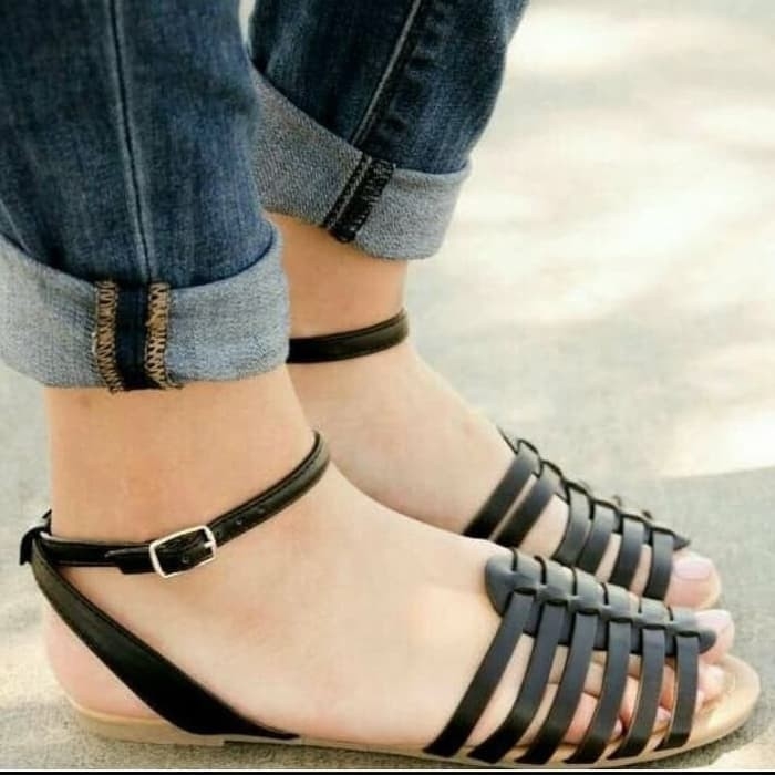 Sandal Wanita Kronyo 06HM Hitam