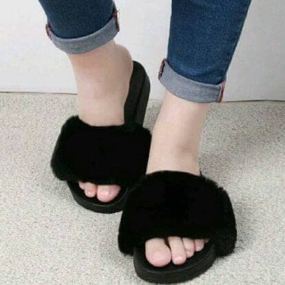 Sandal Wanita Slop Bulu - Hitam