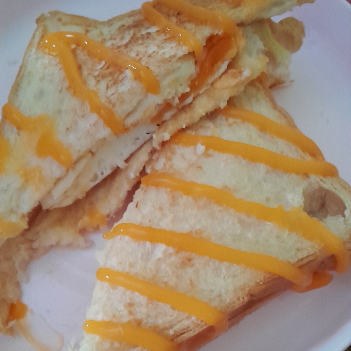 Sandwich Chicken Fried Egg plus Keju