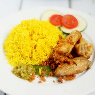 Sarapan Nasi Kuning Pagi