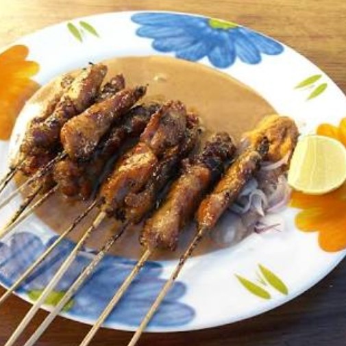 Sate Ayam Lontong