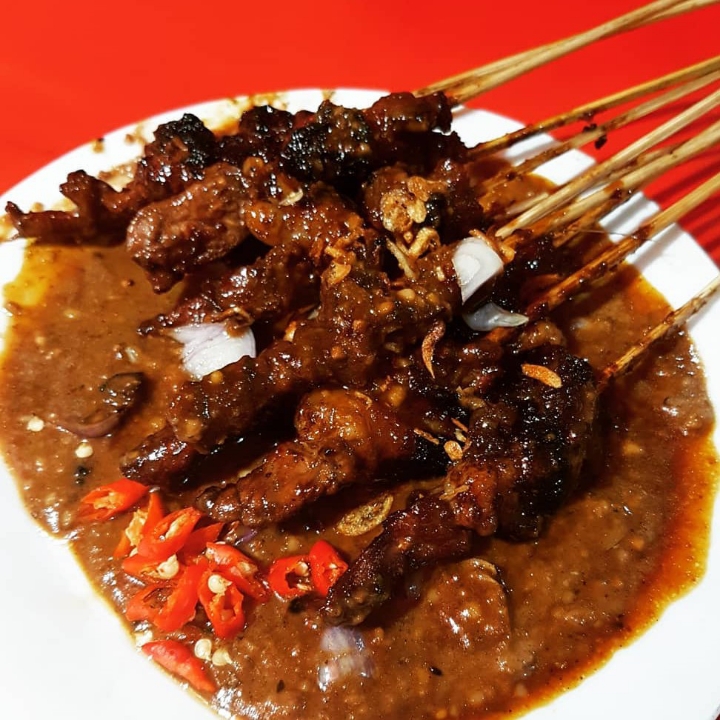 Sate Ayam Dan Lontong 1 Porsi 10 Tusuk