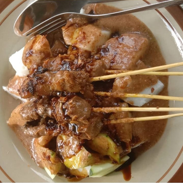 Sate Ayam Lengkap 