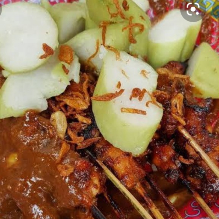 Sate Ayam Lontong