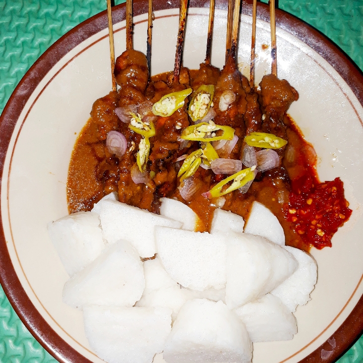 Sate Ayam Lontong