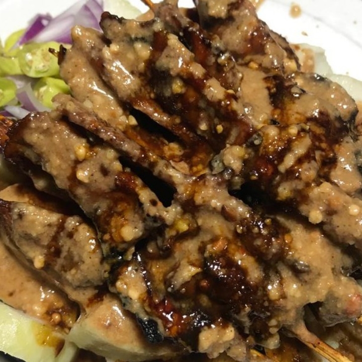 Sate Ayam Plus Lontong 2