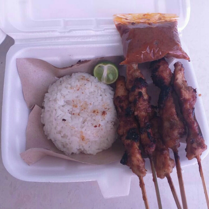 Sate Ayam Plus Nasi