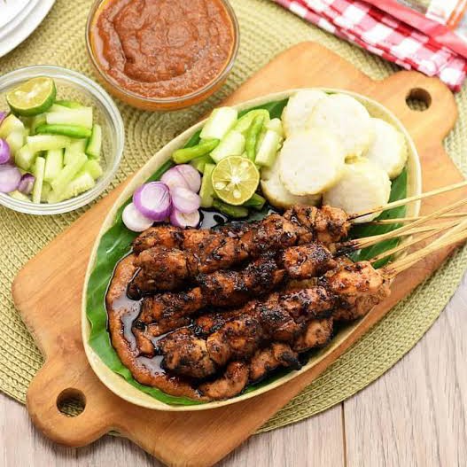 Sate Ayam lontong 2