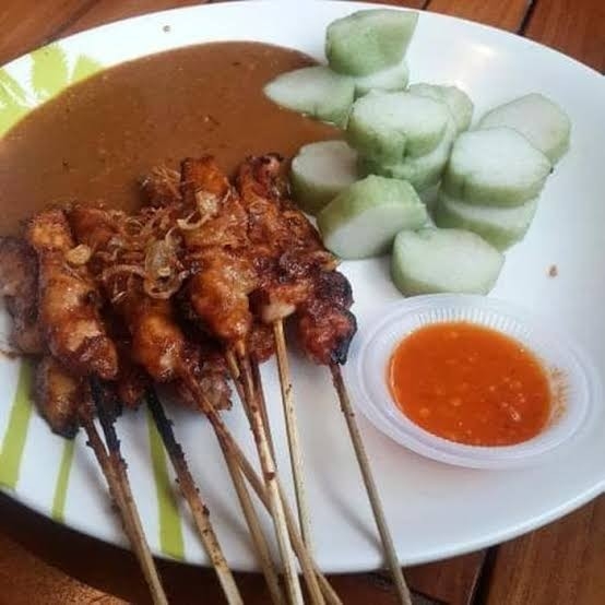 Sate Dan Lontong