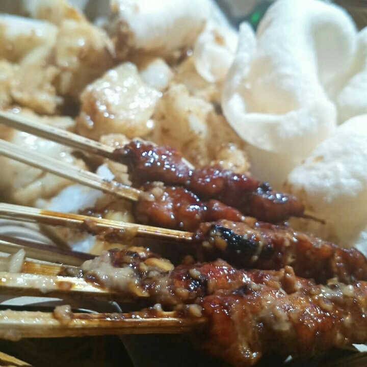 Sate Tampa Lontong