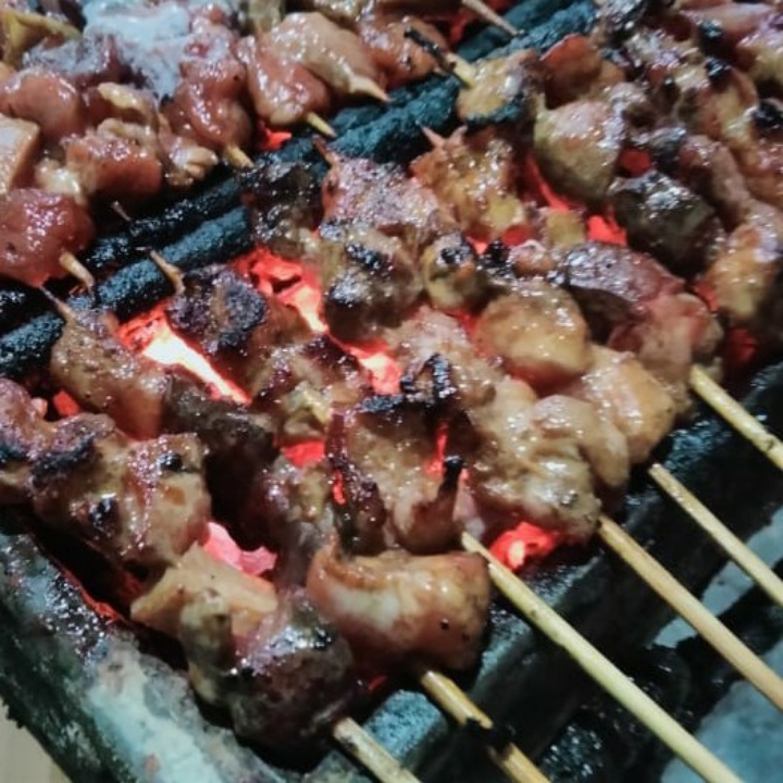 Sate Kambing Dengan Nasi Putih 
