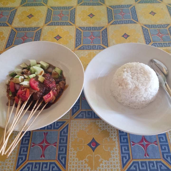 Sate Kambing dengan Nasi