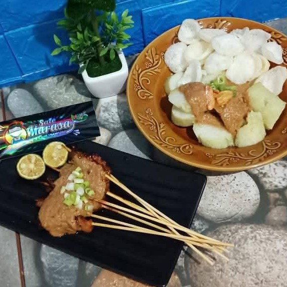 Sate Lontong