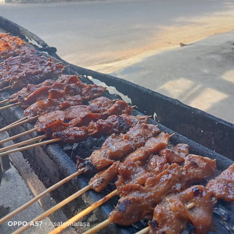 Sate Tampa Lontong