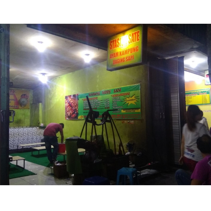 Sate Teddy - Stasiun
